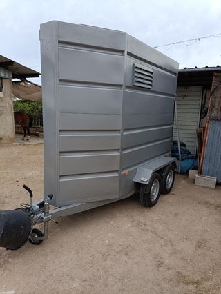 Remolque van caballos