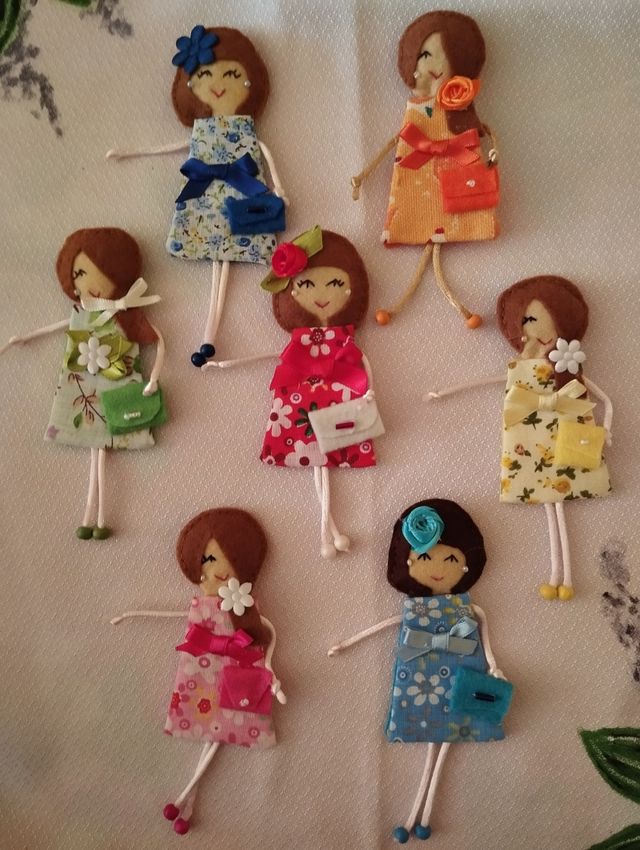 Broches fieltro muñequita