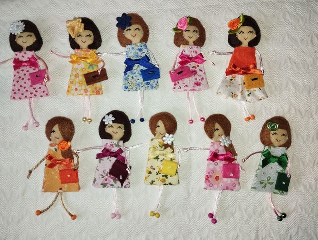 Broches fieltro muñequita