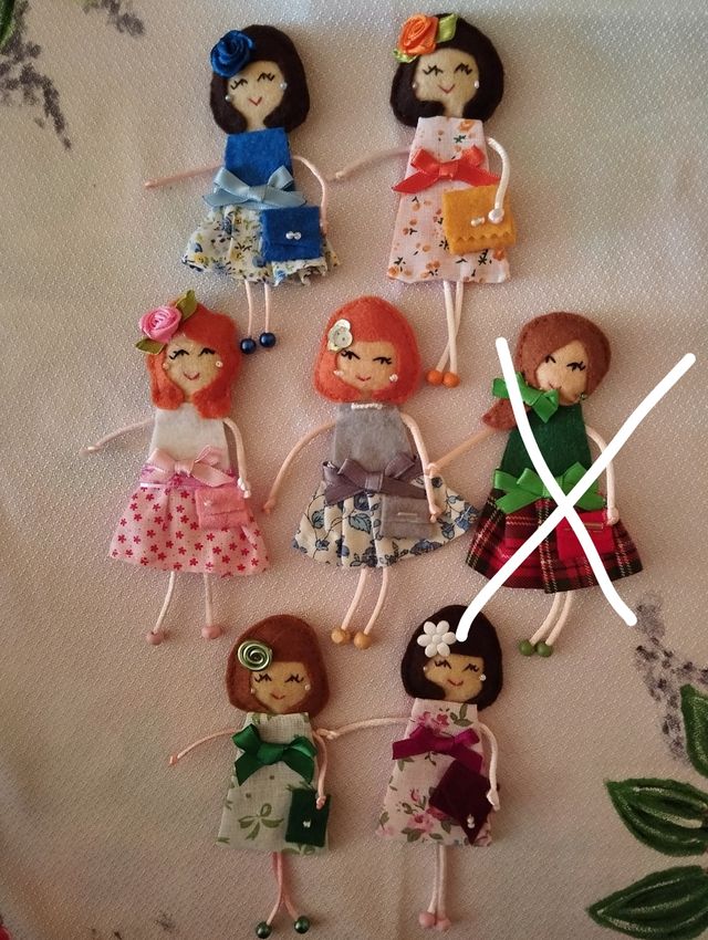 Broches fieltro muñequita