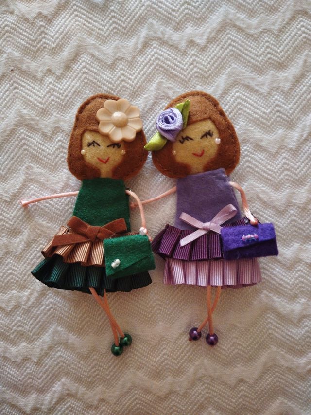 Broches fieltro muñequita