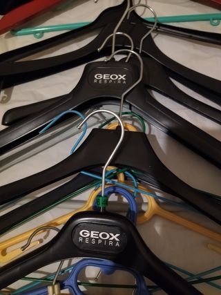 LOTE 11 PERCHAS MADERA+REGALO OTRAS