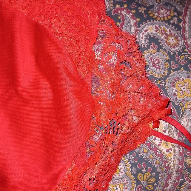 Top Rosso con pizzo