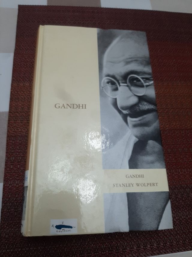 Stanley Wolpert - GHANDI