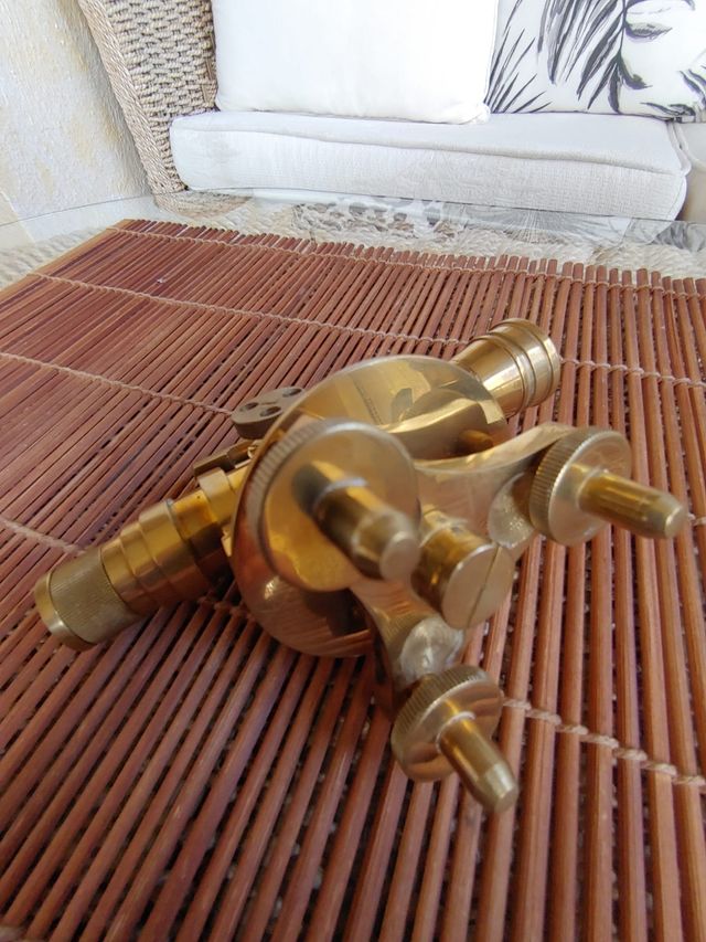 Binoculo fijador de rumbo de latón