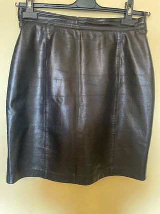 Falda cuero negra