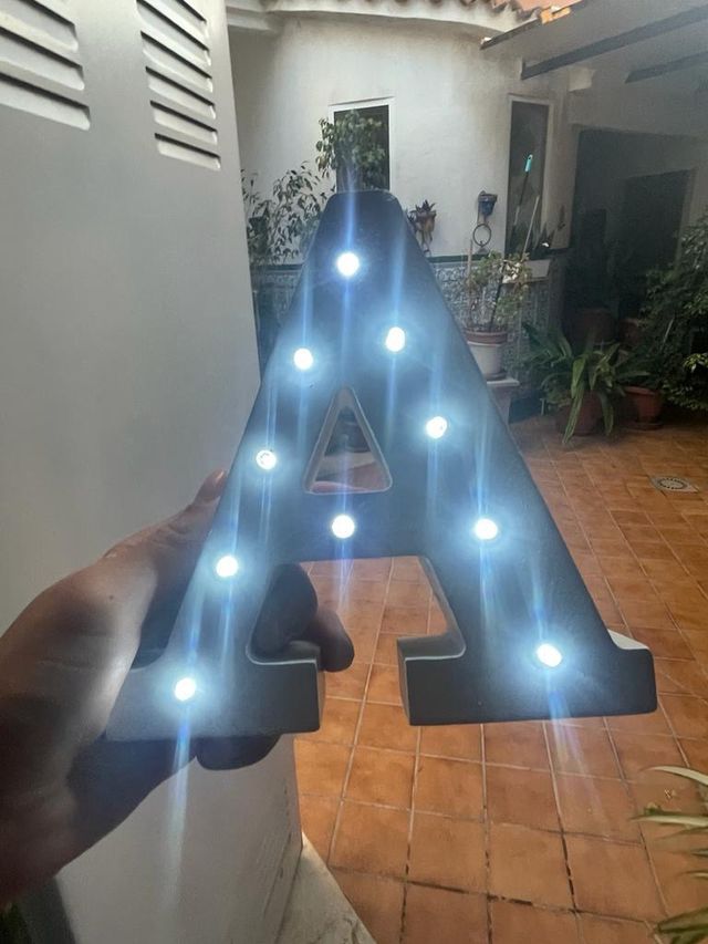 letras de madera con luz