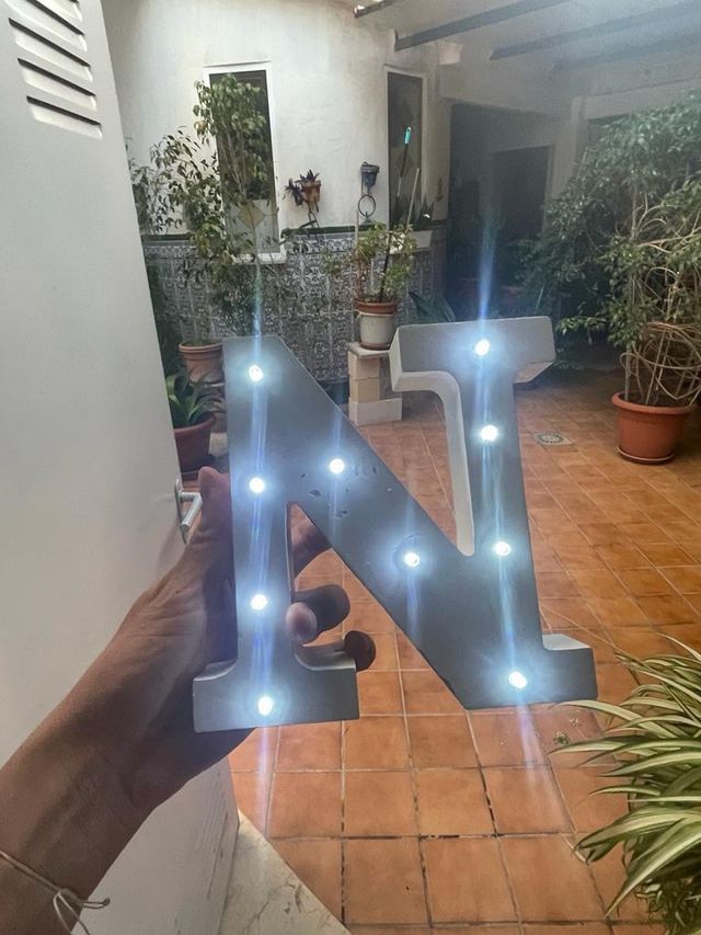 letras de madera con luz