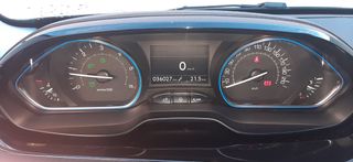 Aquiler Peugeot 2008 1.6Hdi Allure 120CV