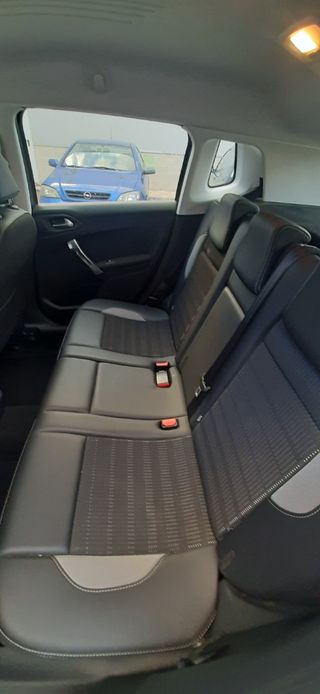 Aquiler Peugeot 2008 1.6Hdi Allure 120CV