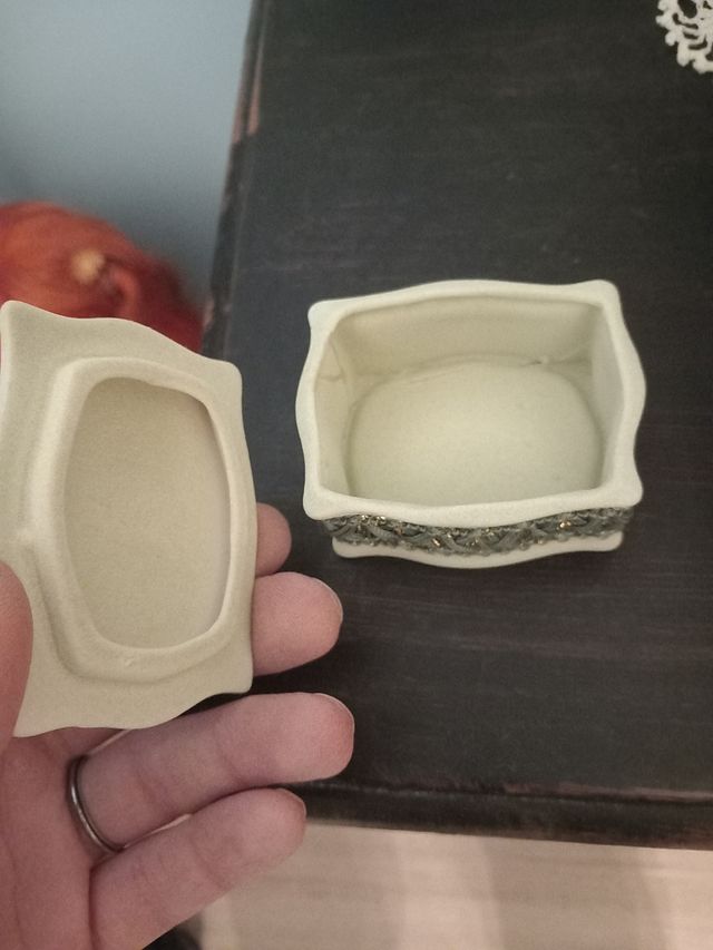 Bomboniera/portagioie in Capodimonte colore verde