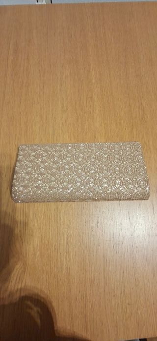 Bolso de fiesta dorado y marrón