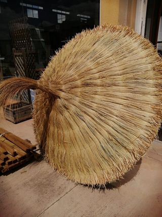 Sombrillas de brezo. Mimbre. Carrixt.ect