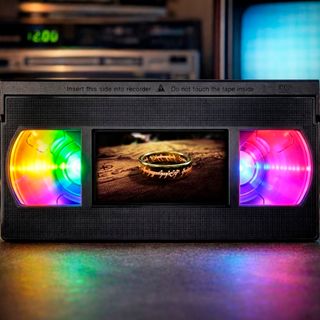 LÁMPARA EL SEÑOR DE LOS ANILLOS VHS LED MULTICOLOR