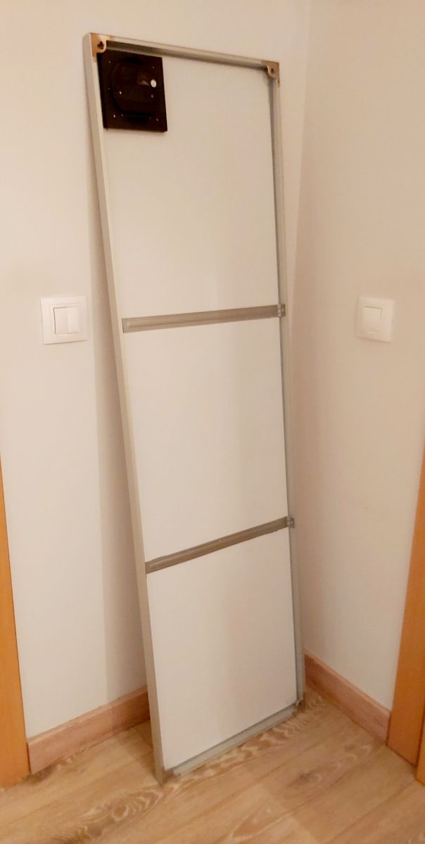 Espejo  con marco de aluminio y con reloj