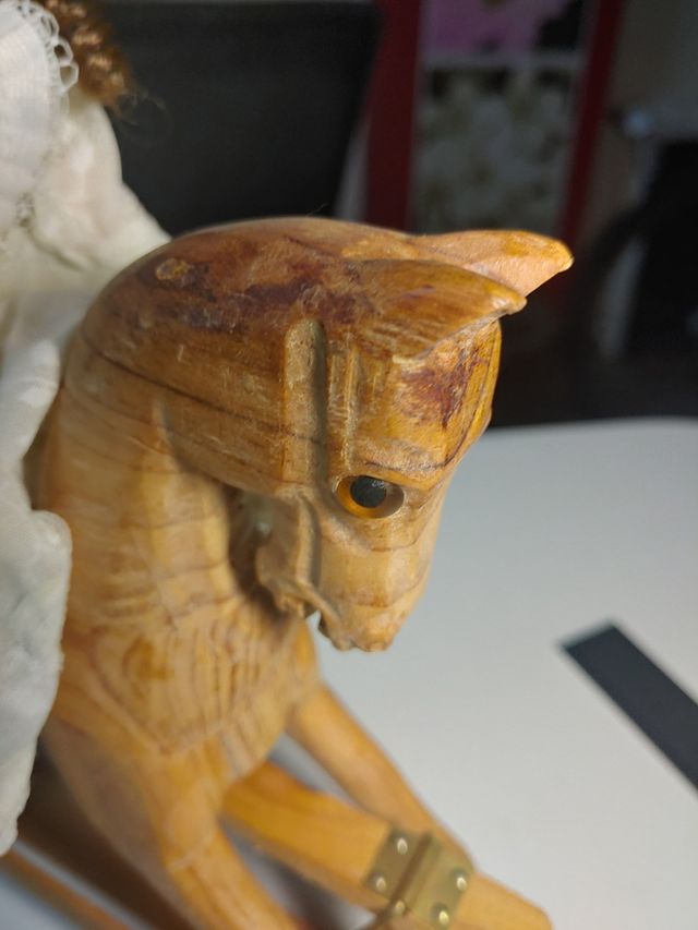 Muñecas porcelana y caballo de madera