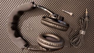 SHURE SH240A/Auriculares Estéreo