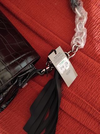 Bolso de Gloria Ortiz con etiqueta