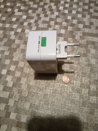 Universal travel adapter