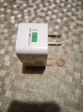 Universal travel adapter