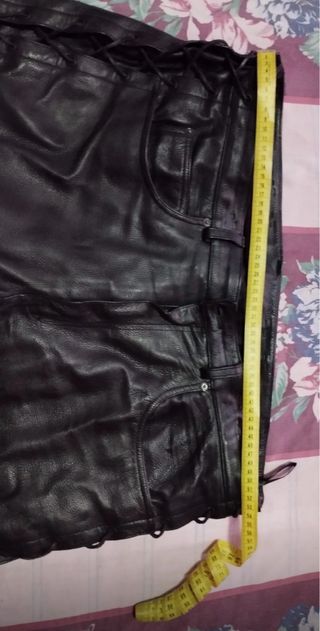 Pantalón motero de cuero