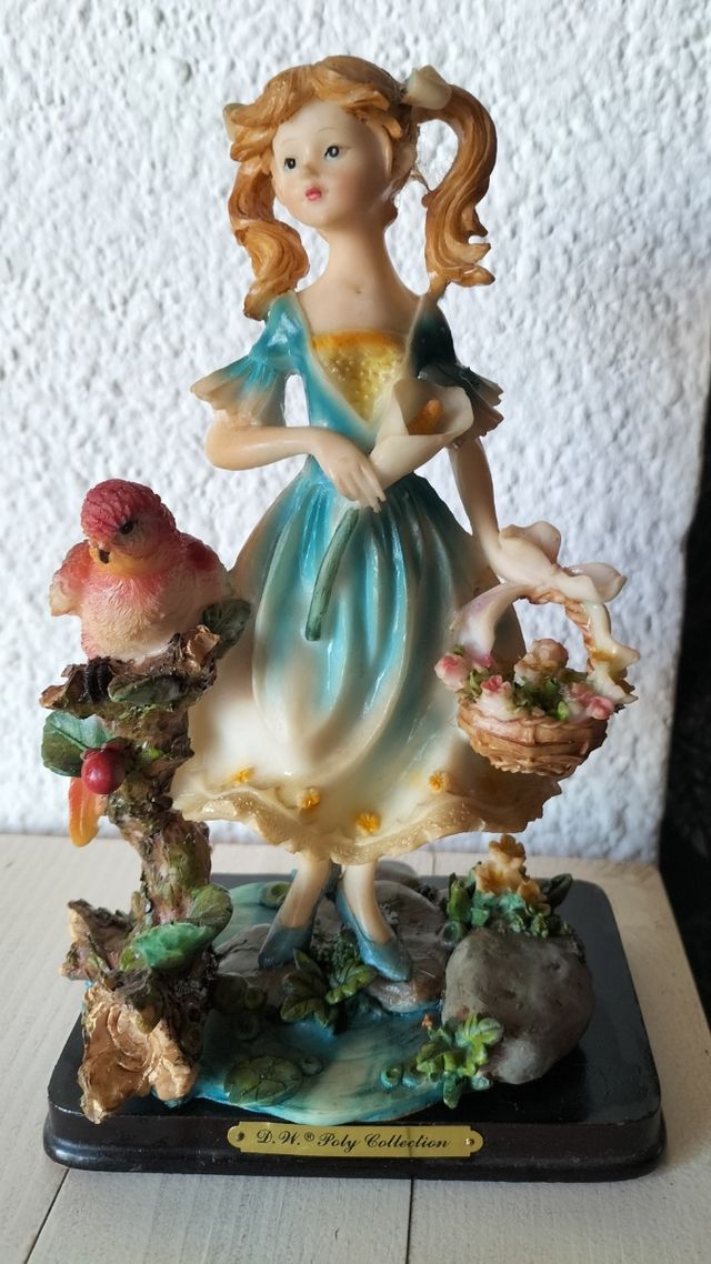 FIGURA PORCELANA "POLY COLLECTION'