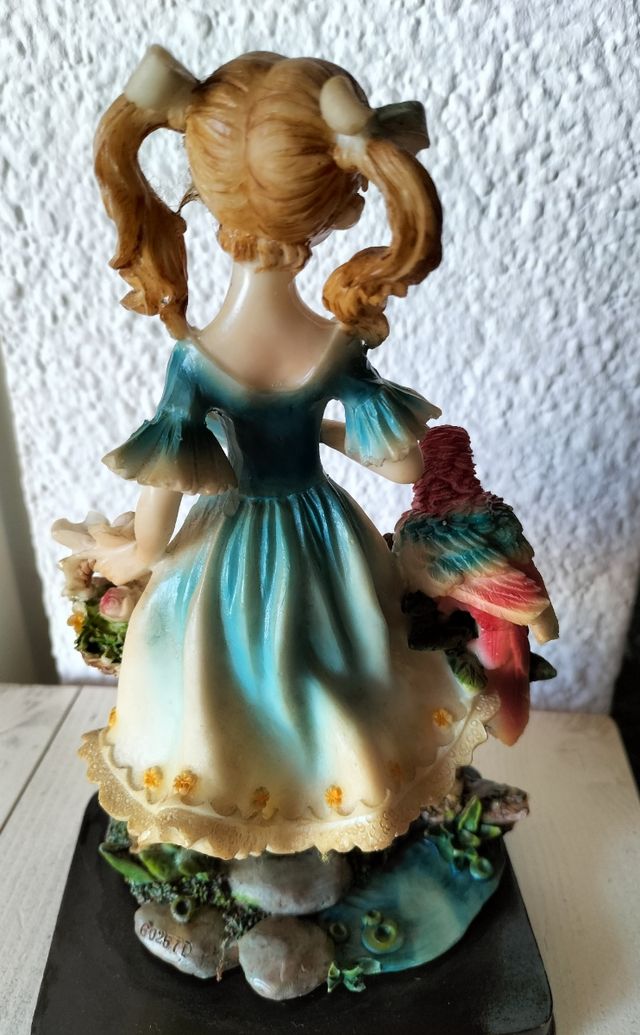 FIGURA PORCELANA "POLY COLLECTION'