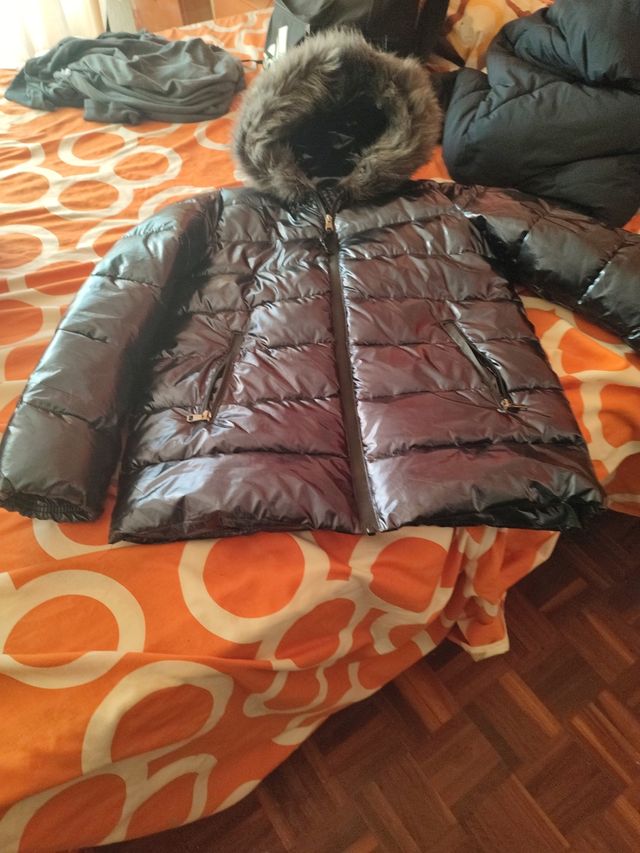 Anorak plumas, color azul  . comprado en boutique