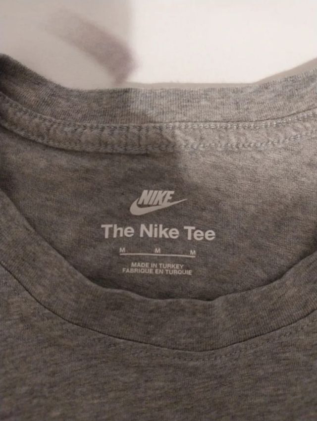 Camiseta Nike gris