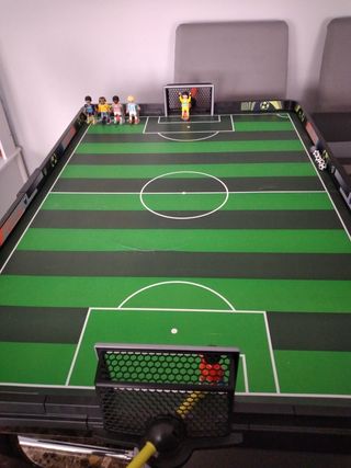 Futbolin playmobil y 2 porteros