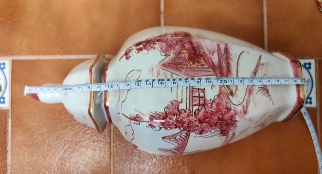 DOS JARRONES Y UN JOYERO