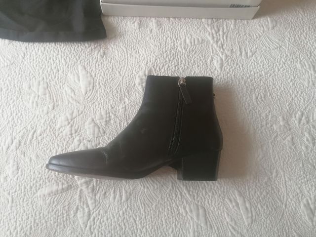 Botín piel negro Uterqüe