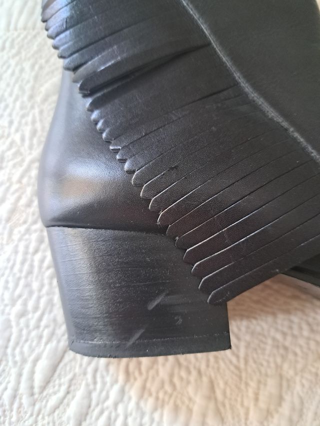 Botín piel negro Uterqüe