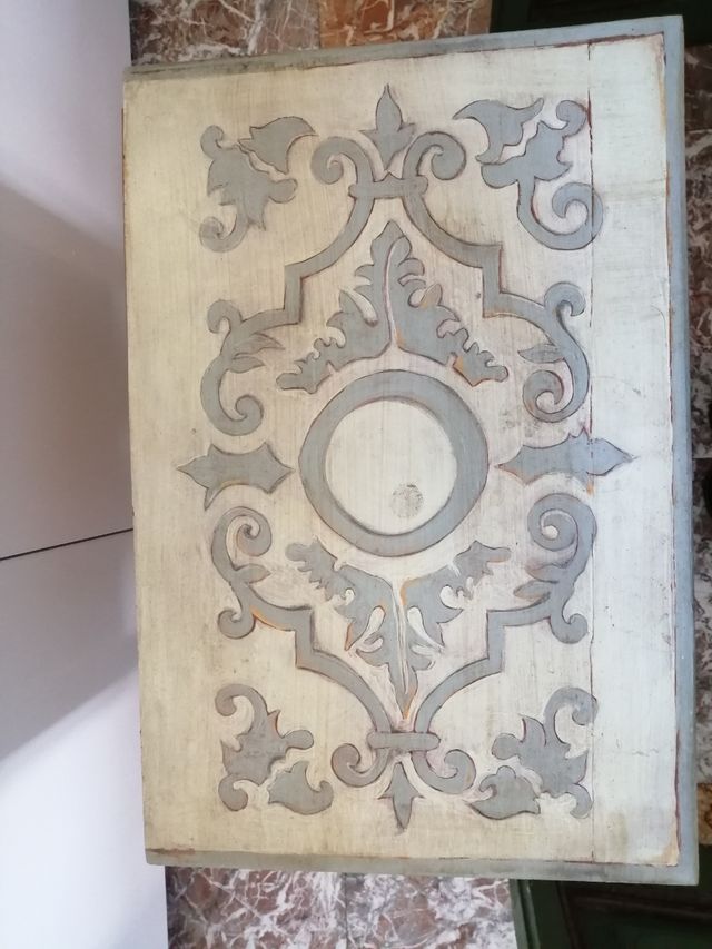 Comodino dipinto a mano