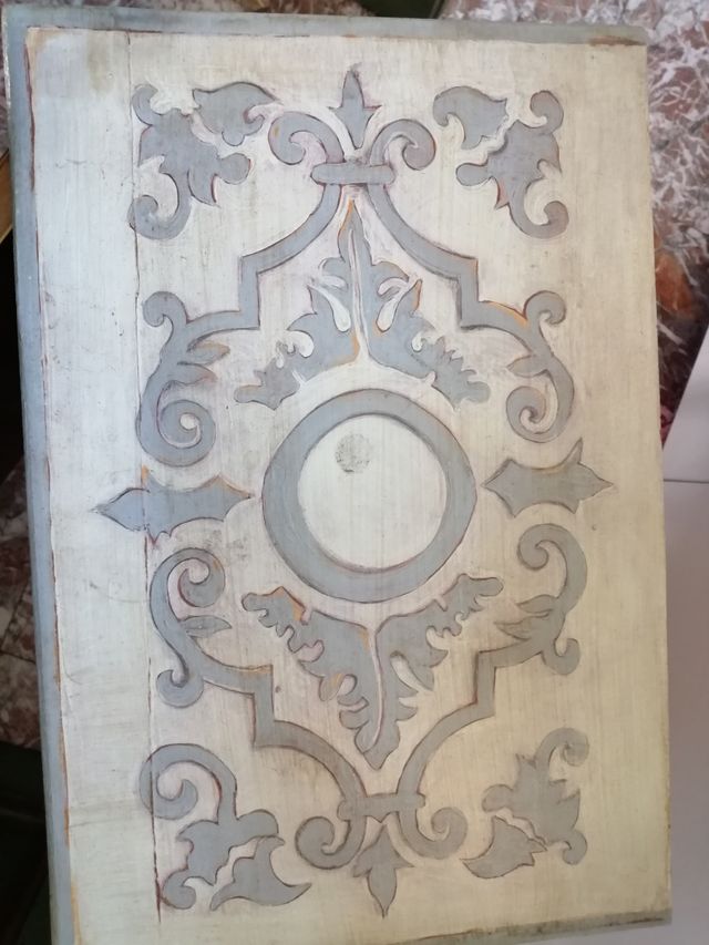 Comodino dipinto a mano