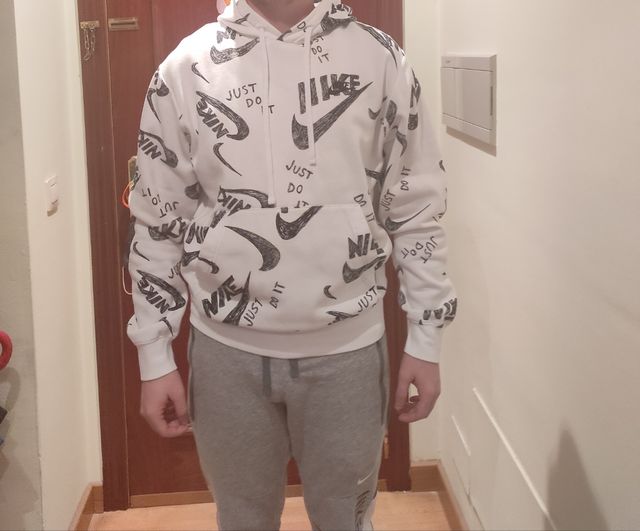 Sudadera Nike con capucha