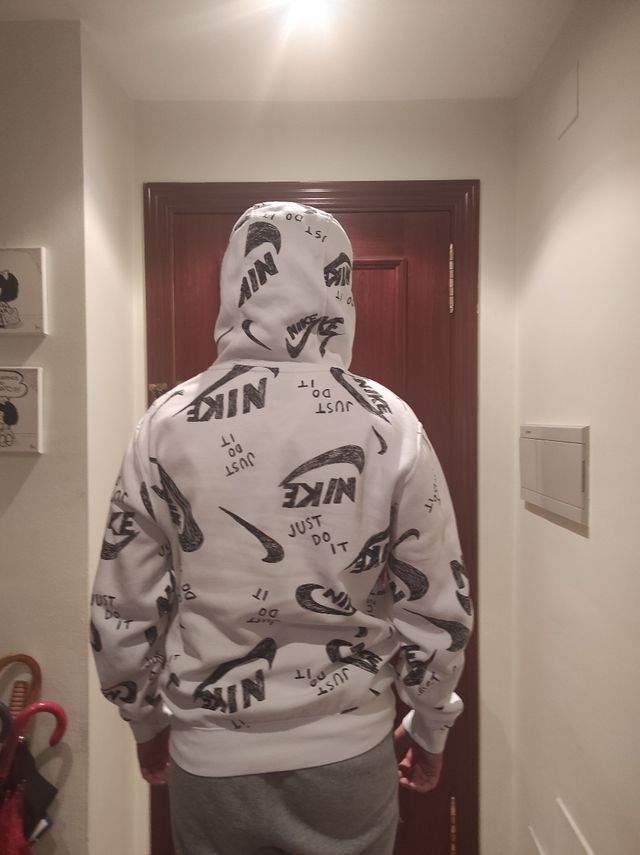 Sudadera Nike con capucha