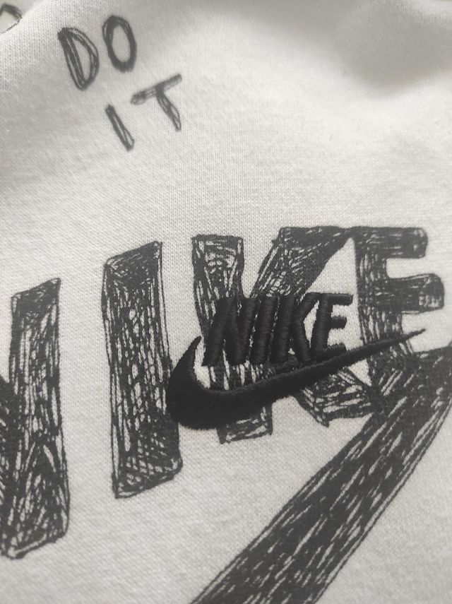 Sudadera Nike con capucha