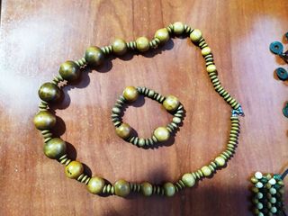 Colgantes y pulseras madera