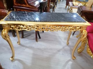 Mesa alta en pan de oro con marmol