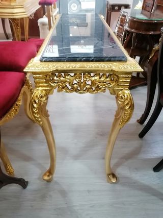 Mesa alta en pan de oro con marmol