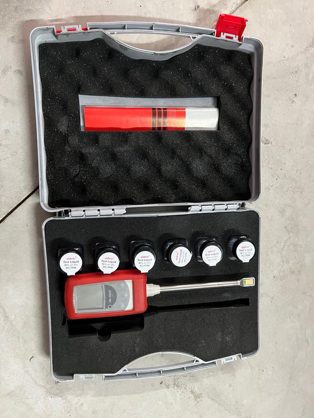 comprobador de aceite