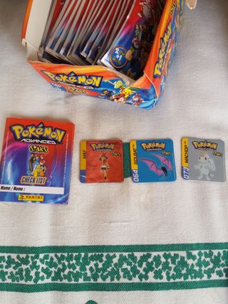 Box de 17 sobres Pokemon imanes