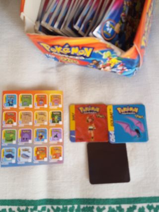 Box de 17 sobres Pokemon imanes