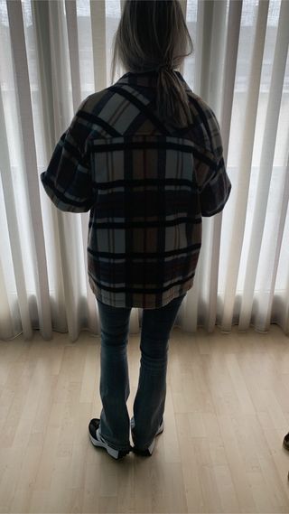 sobre camisa gordita Zara