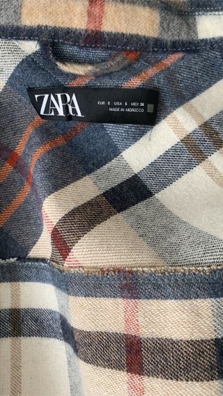 sobre camisa gordita Zara