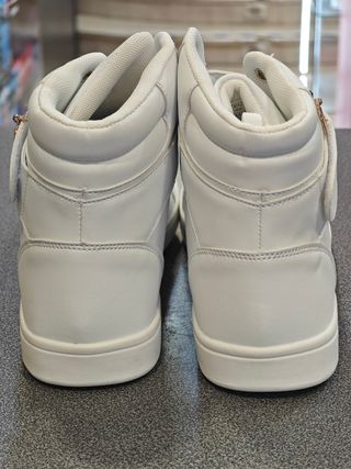 Zapatilla botín peculiar blanca