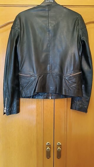 Cazadora de cuero de Massimo Dutti 