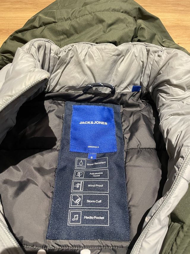 ABRIGO HOMBRE IMPERMEABLE