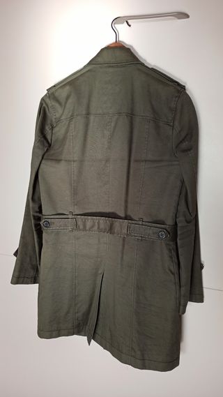 Gabardina verde entallada talla S